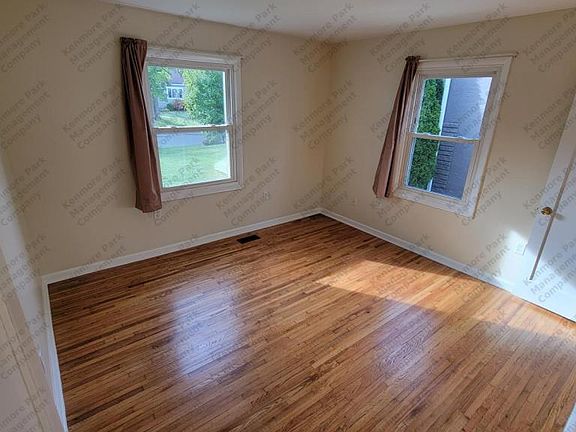 5th image of 3098 Oaklawn St