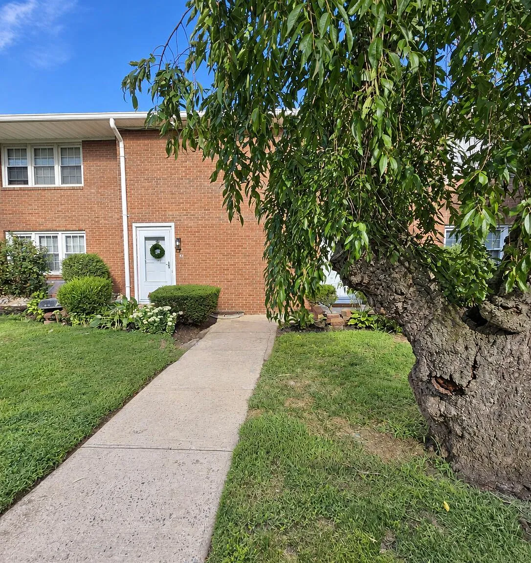 1 bed, 842 sqft, $2,400 — Photo 1