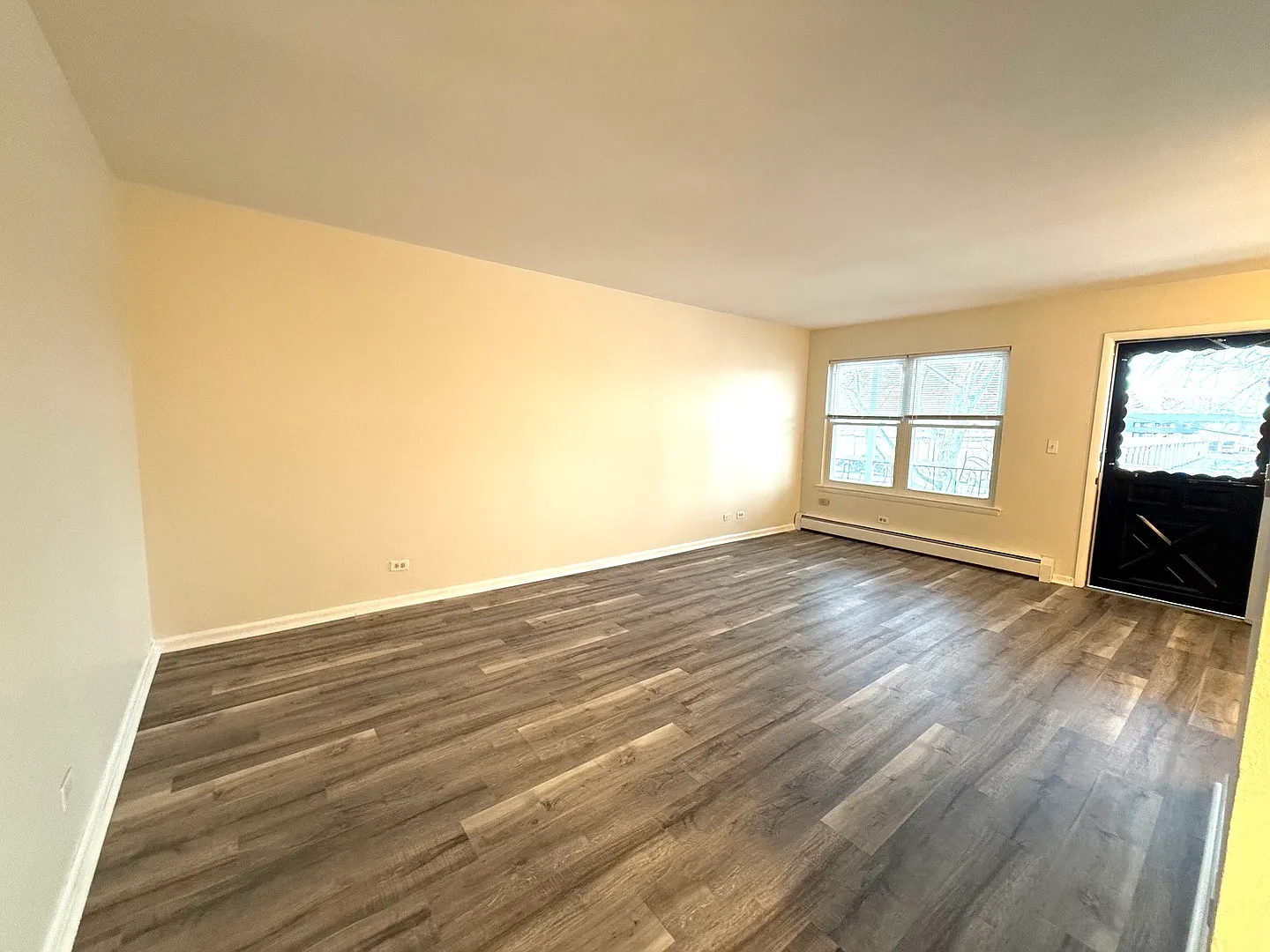 1 bed, 700 sqft, $1,350 — Photo 3