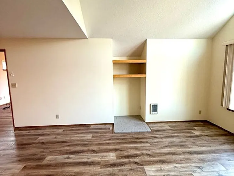 2082 NE Veronica Ln — Photo 3