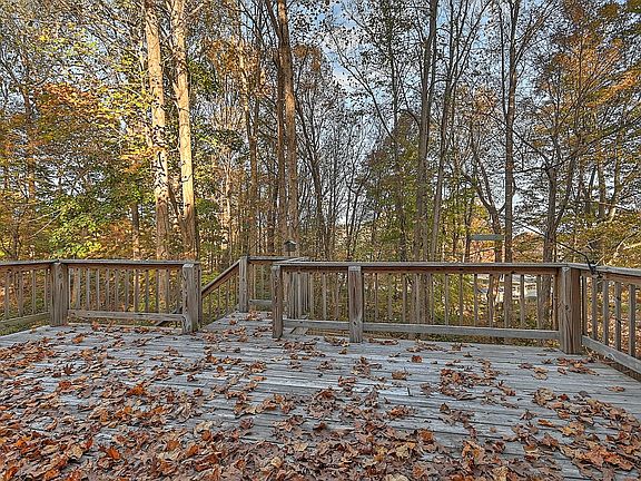 5th image of 137 Poplar Hill Dr