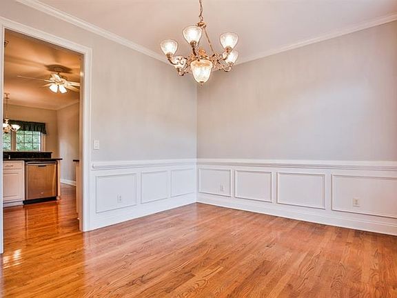 5th image of 725 Pella Ct