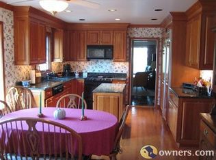 1270 S West Fork Dr, Lake Forest, IL 60045