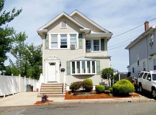 7 Chestnut St, North Brunswick, NJ 08902