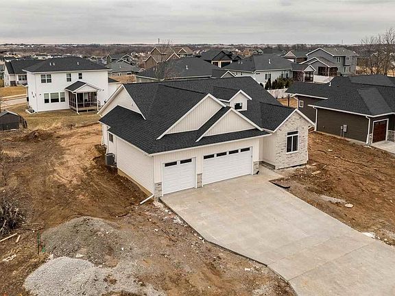 4th image of 513 Elizabeth Ln