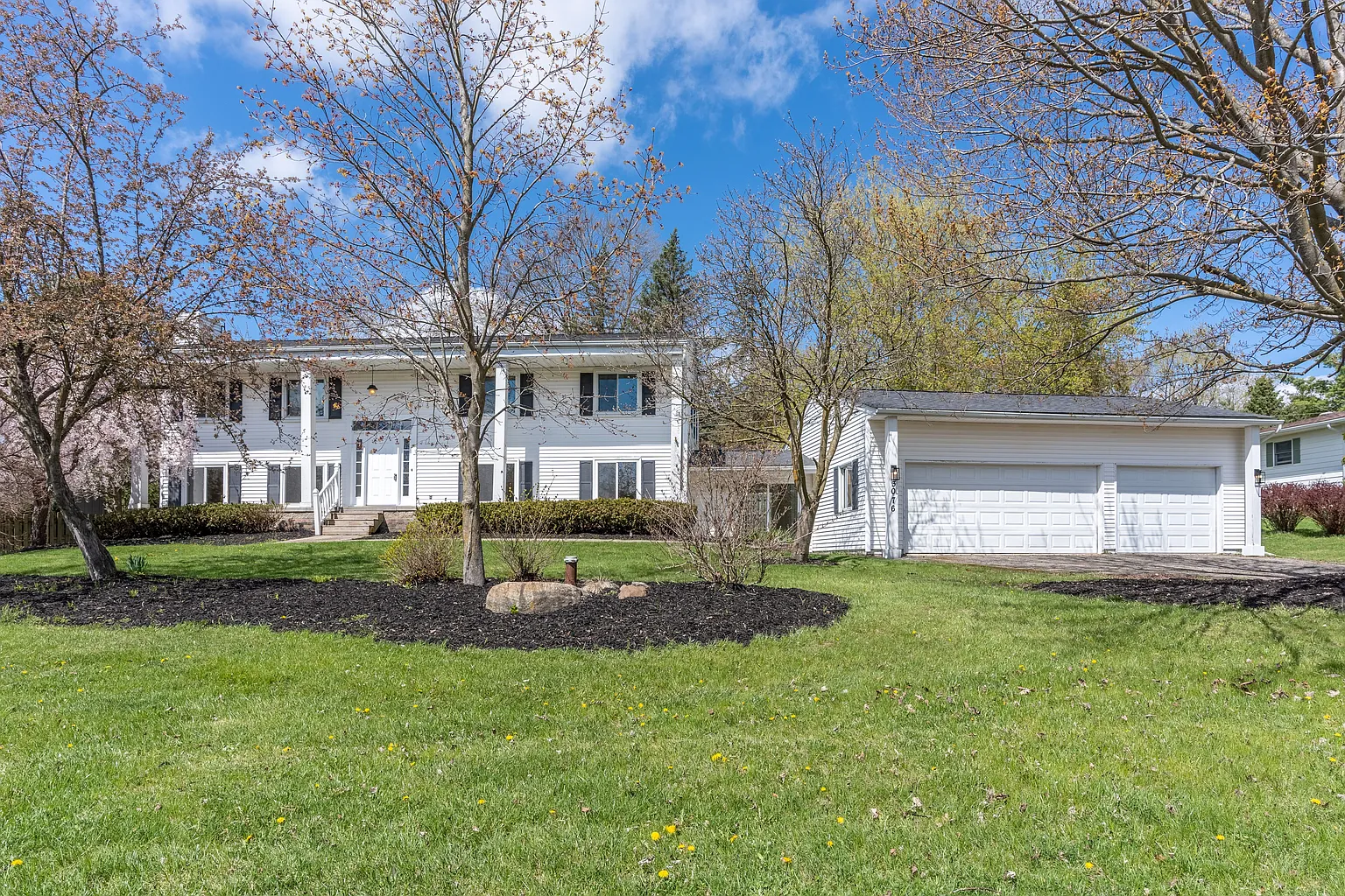 3076 Moraine Dr photo 1