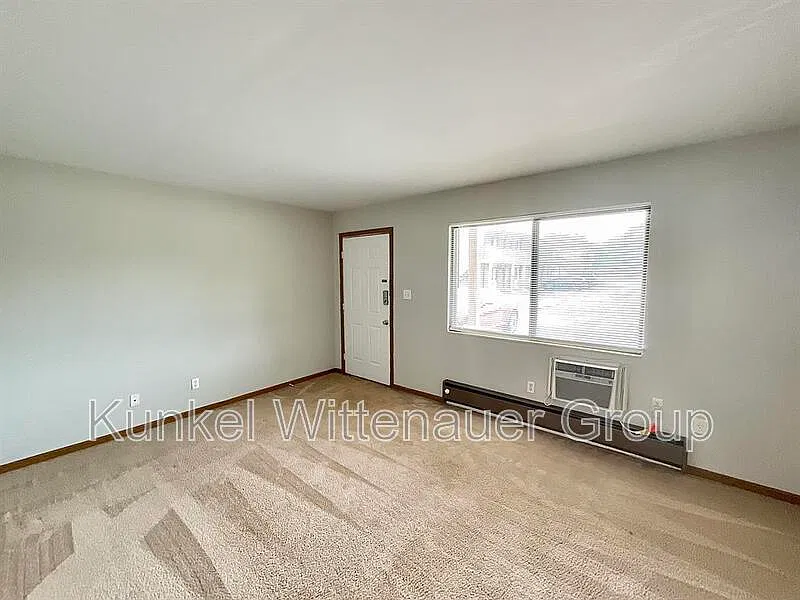 1 bed, 1.0 bath, 600 sqft, $695 — Photo 2