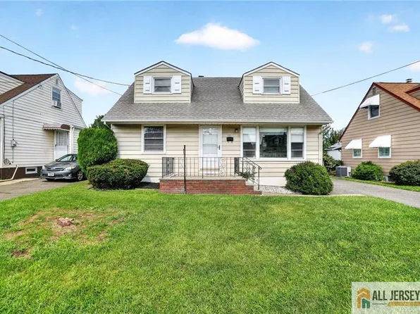 68 Oak St, Carteret, NJ 07008