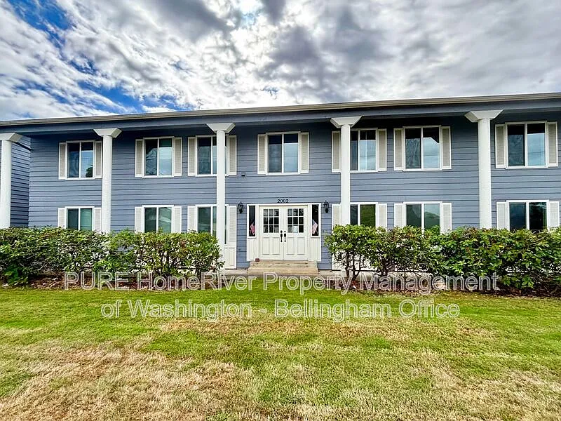 2 bed, 1.0 bath, 900 sqft, $1,745 — Photo 2