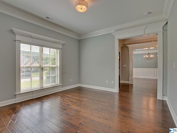 5th image of 17 Taylors Brook Way SE