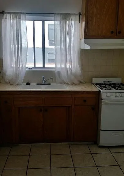 5641 N Halbrent Ave #10 — Photo 10
