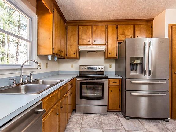 5th image of 927 Pyes Cir