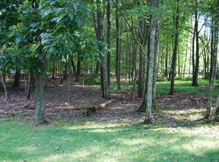 E Alpine Lk, Henryville, PA 18332