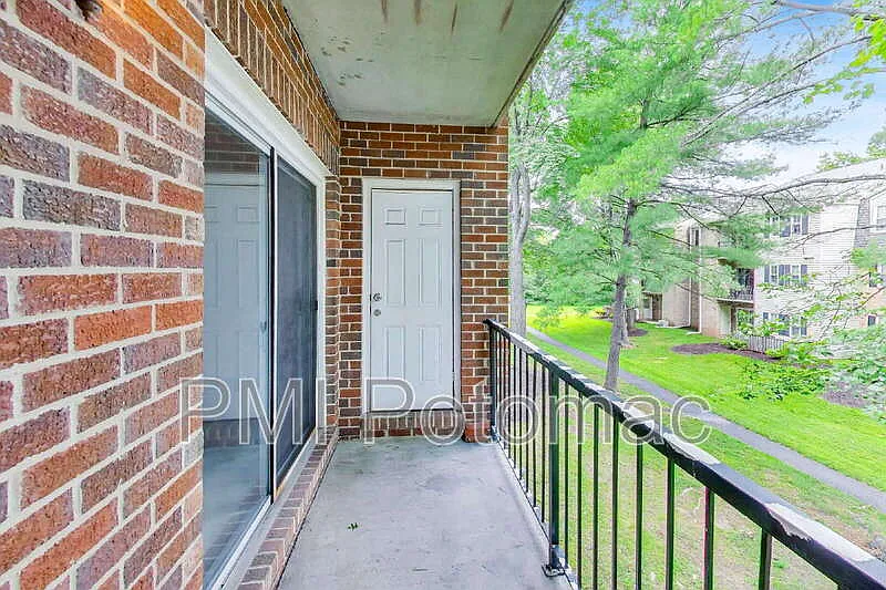 2 bed, 2.0 bath, 1076 sqft, $1,950 — Photo 4