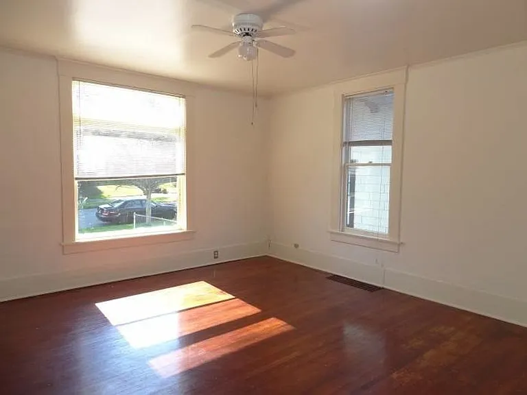 801 E North St #L — Photo 5