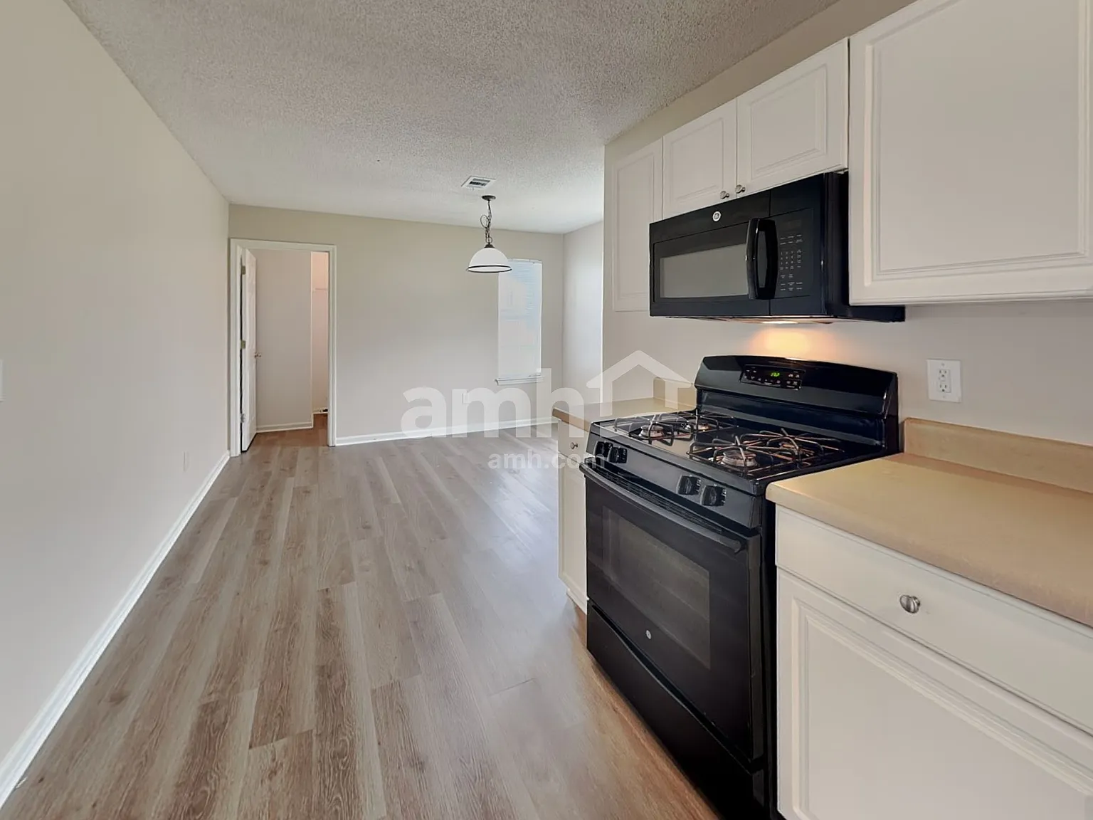 3 bed, 2.5 bath, 2154 sqft, $2,080 — Photo 3