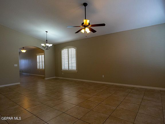 3rd image of 3133 Hidden Valley Dr