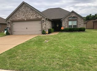 322 Hidden Springs Ln, Jackson, TN 38305