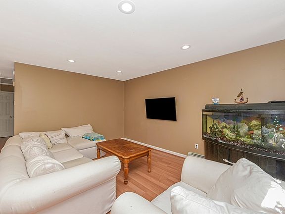 5th image of 47 Lafayette Dr