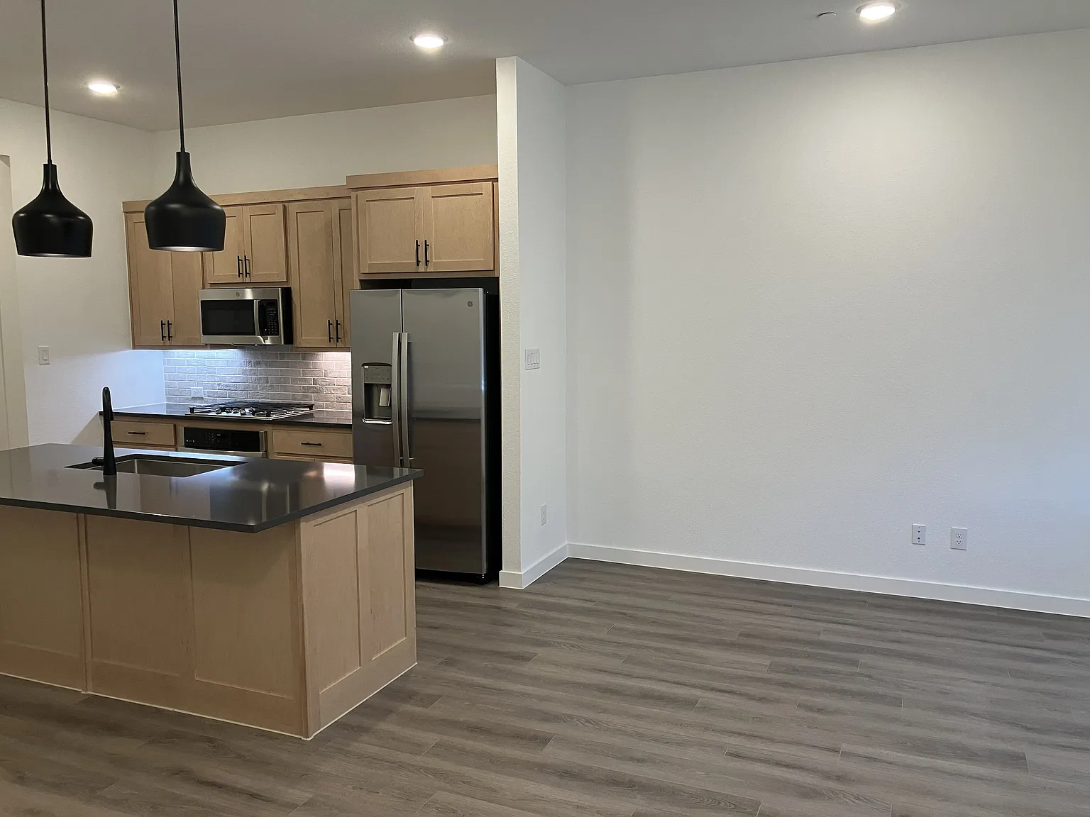 3 bed, 2.5 bath, 1526 sqft, $2,700 — Photo 4
