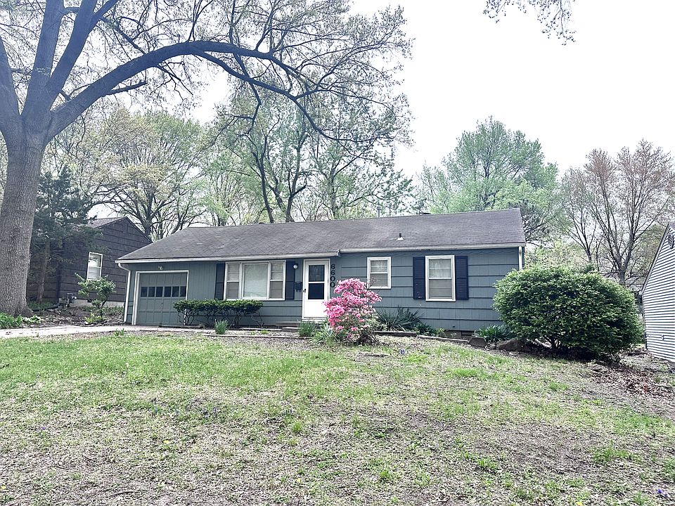 Front elevation sitting on quiet street