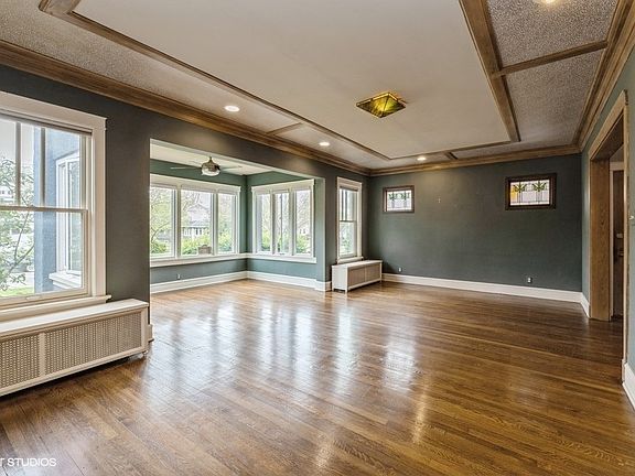 4th image of 325 N Lombard Ave