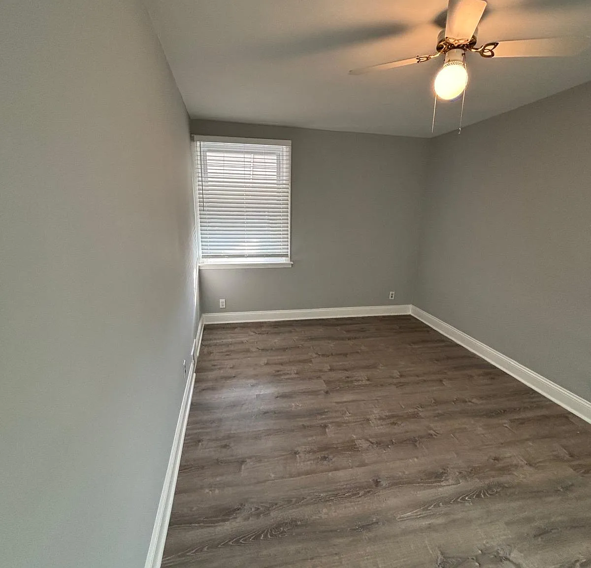 3 bed, 1.5 bath, 1020 sqft, $2,100 — Photo 2