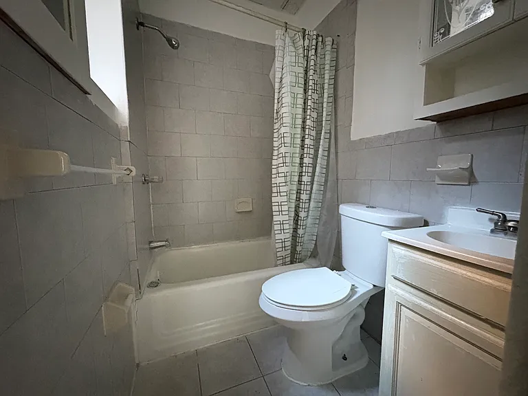 225-227 Clifton Ave #9 — Photo 5