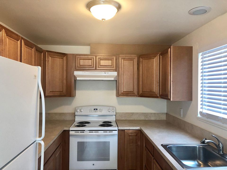 1st image of 663 SE 6th Ave APT 1