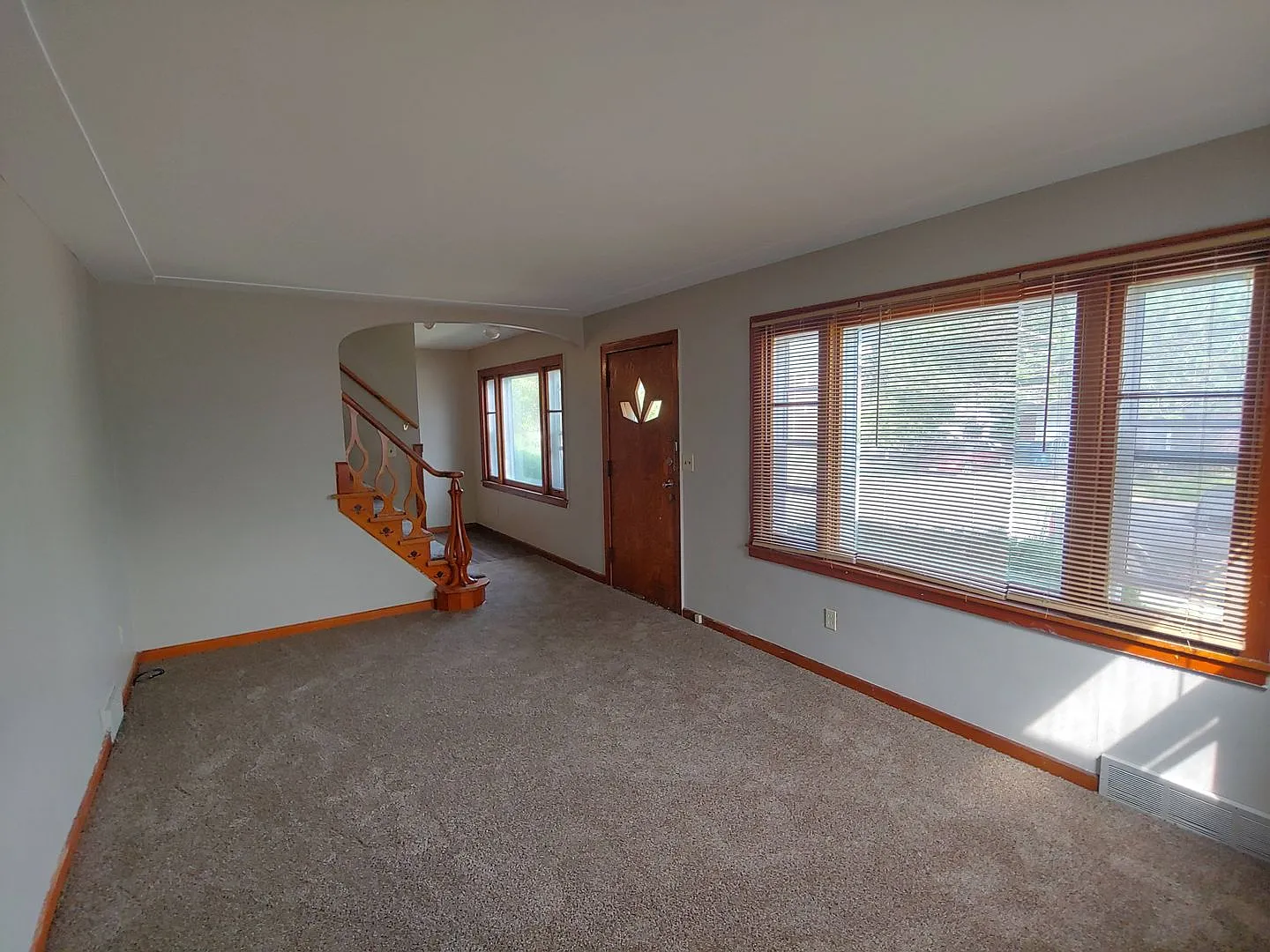 Classic Four-Bedroom Brick Home with First-Floor Primary — Photo 2