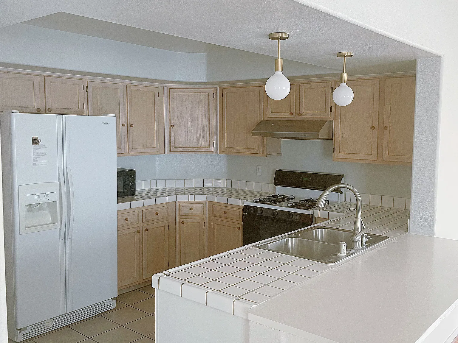 2 bed, 1023 sqft, $1,380 — Photo 3