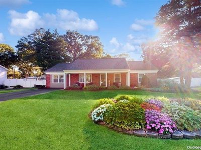 11 Winside Lane, Coram, NY, 11727