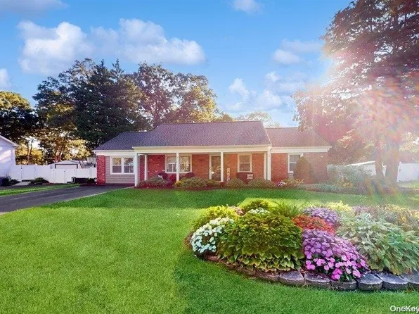 11 Winside Lane, Coram, NY 11727