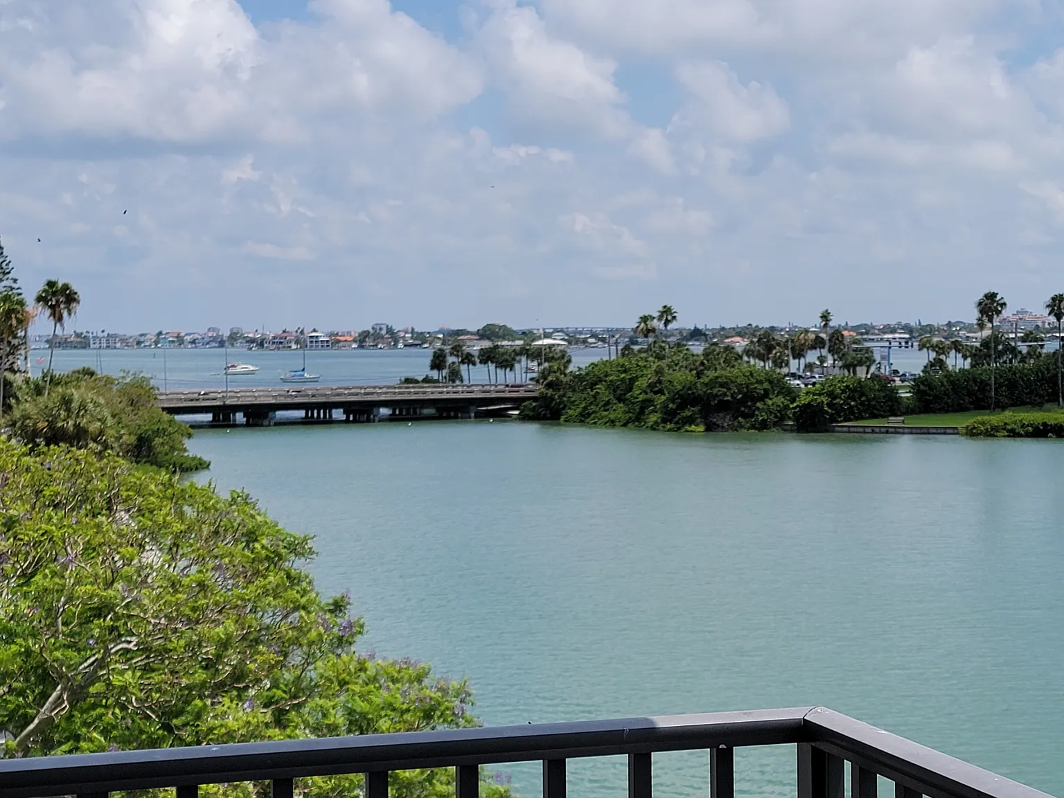Long term 2/2 condo 55 plus gated, waterfront 4th floor corner unit — Photo 4