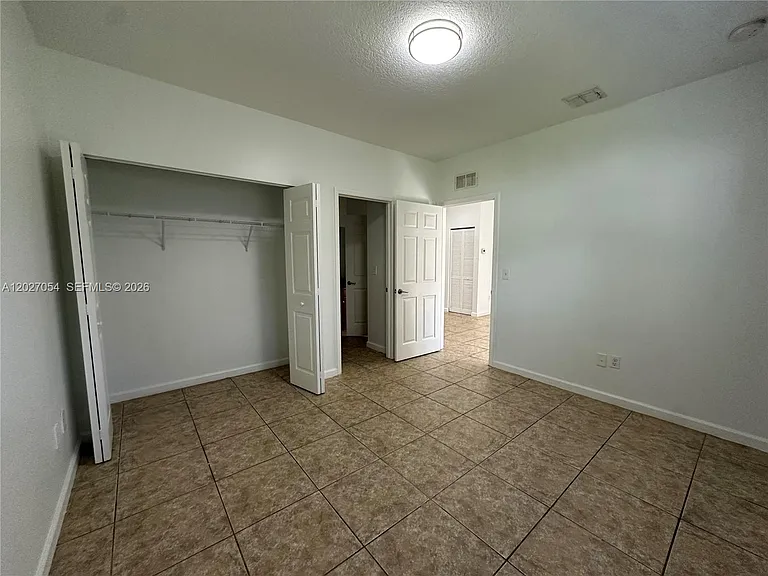 1035 NE 10th Ave #1 — Photo 23