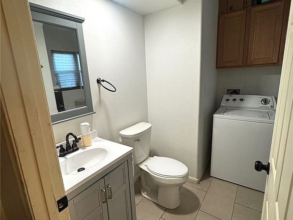 4th image of 1723 N Lamont St