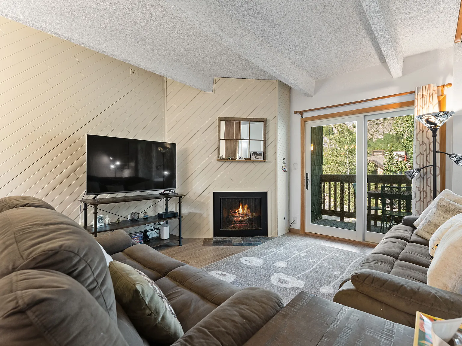 3 bed, 960 sqft, $3,950 — Photo 3