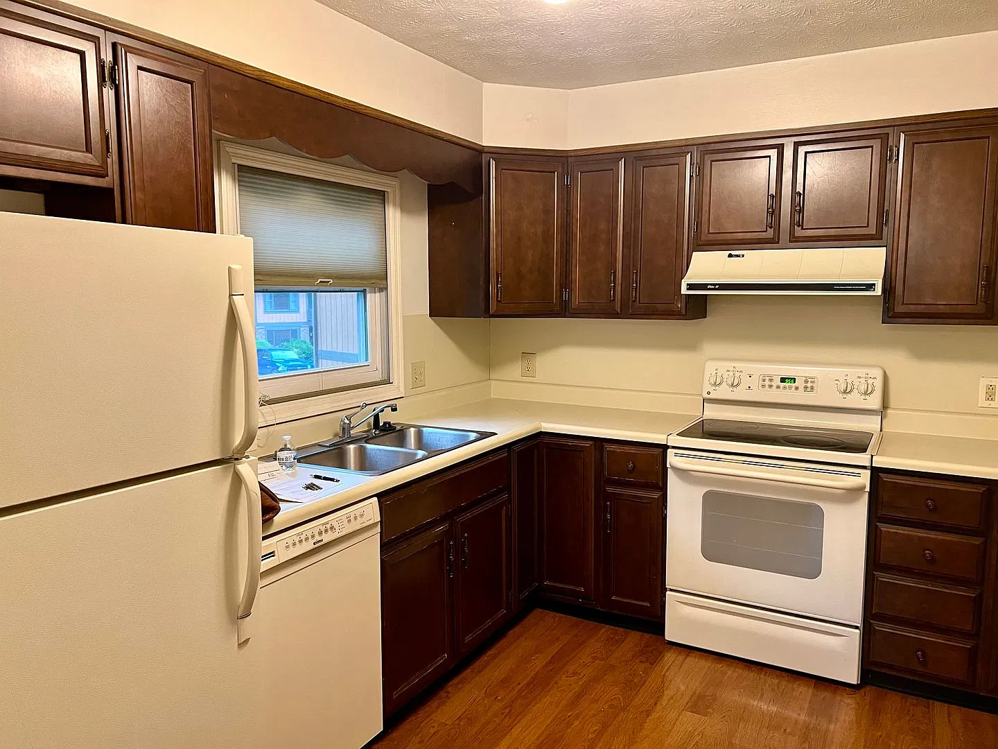 Fantastic 2 Bedroom in Amazing Location! — Photo 4