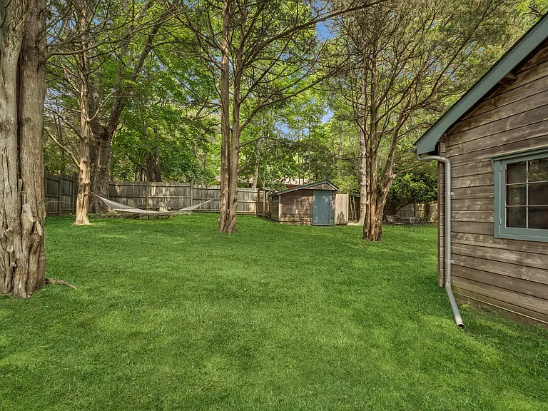 11 Richardson Ave — Photo 16