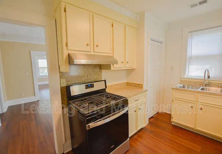 2041 Groveland Ave — Photo 9