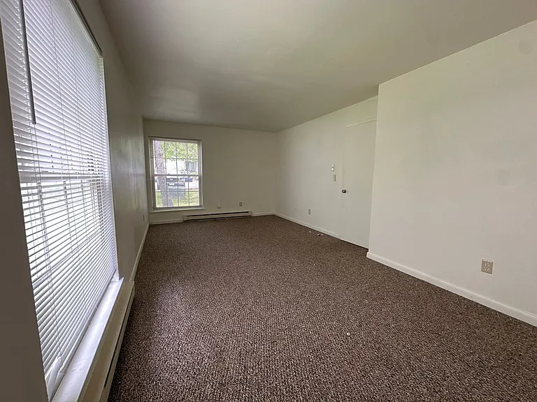 University Park Apartments near Cornell University — Photo 115