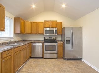 711 W Commerce Rd, Commerce Township, MI 48382