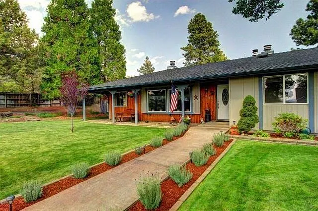 3447 Evergreen Dr photo 1