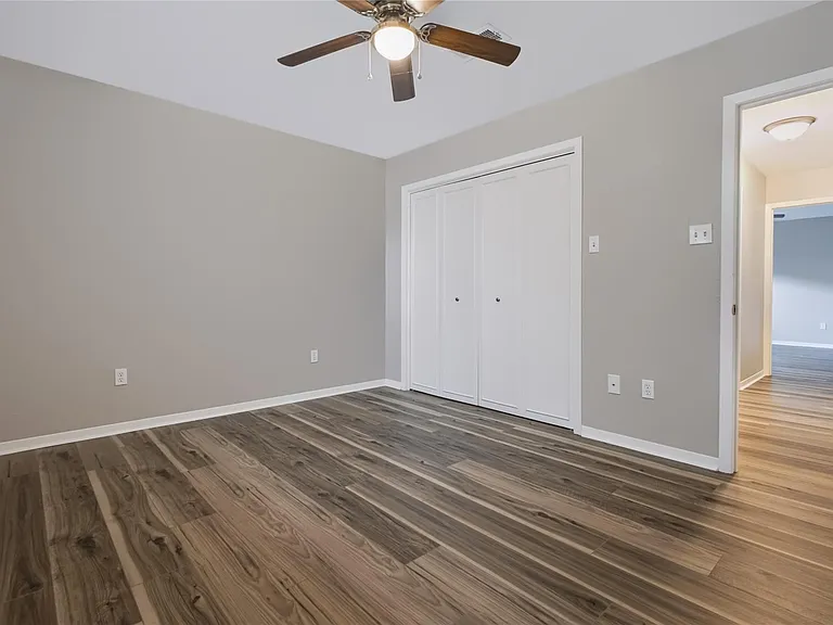 2405 Powell St — Photo 16