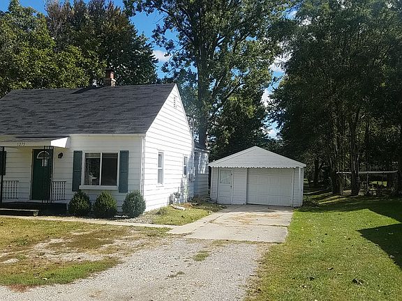 4th image of 1275 Andrew St