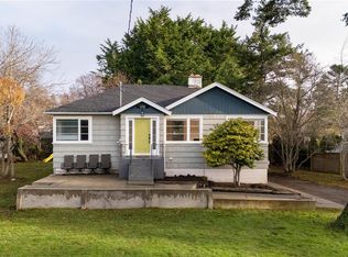 1170 Munro St, Esquimalt, BC V9A 5P4