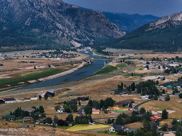 536 Snake River Dr, Alpine, WY 83128