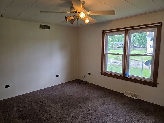 4th image of 811 Jackson St
