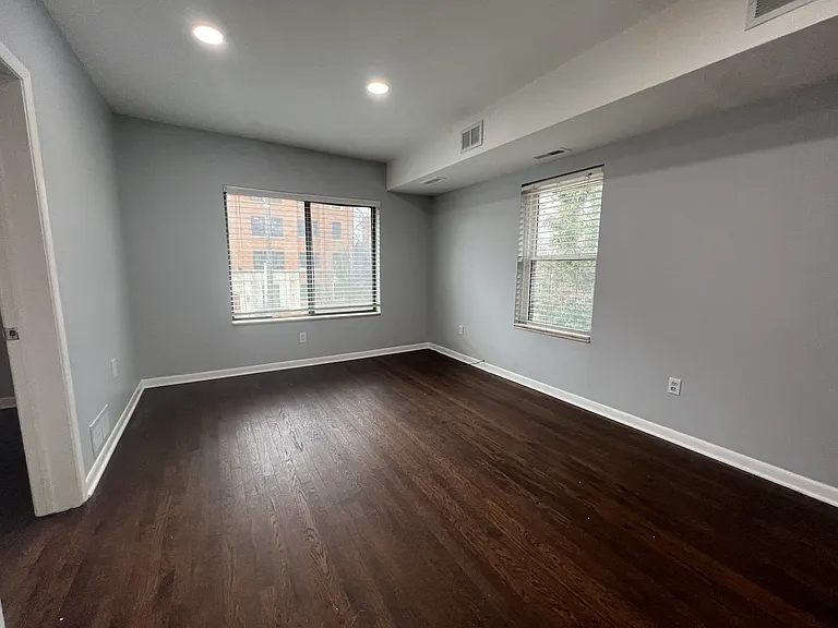 1096 Van Dyke St #202 — Photo 16