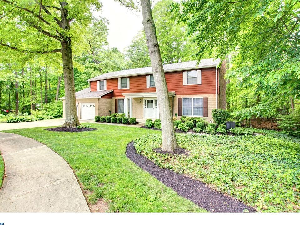 1st image of 22 Fairfield Dr